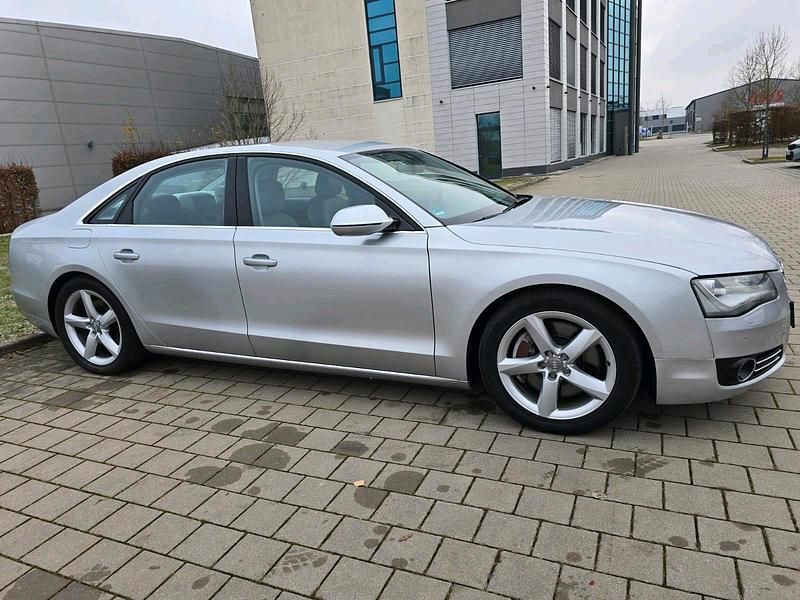 Gebraucht Audi A8 371 PS (272 kW) 2010 Silber Limousine