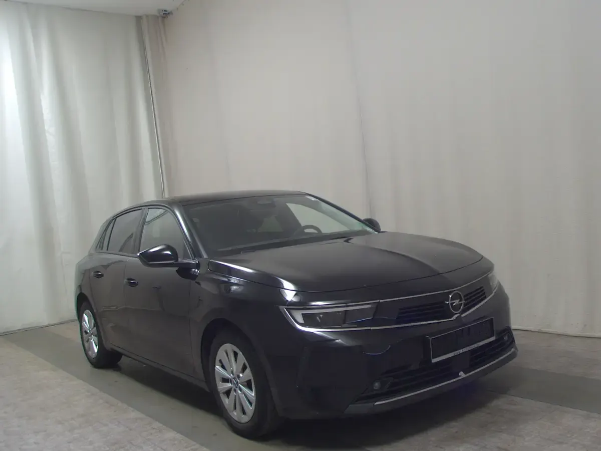 Gebraucht Opel Astra Business 131 PS (96 kW) 2022 Diamant schwarz Kleinwagen