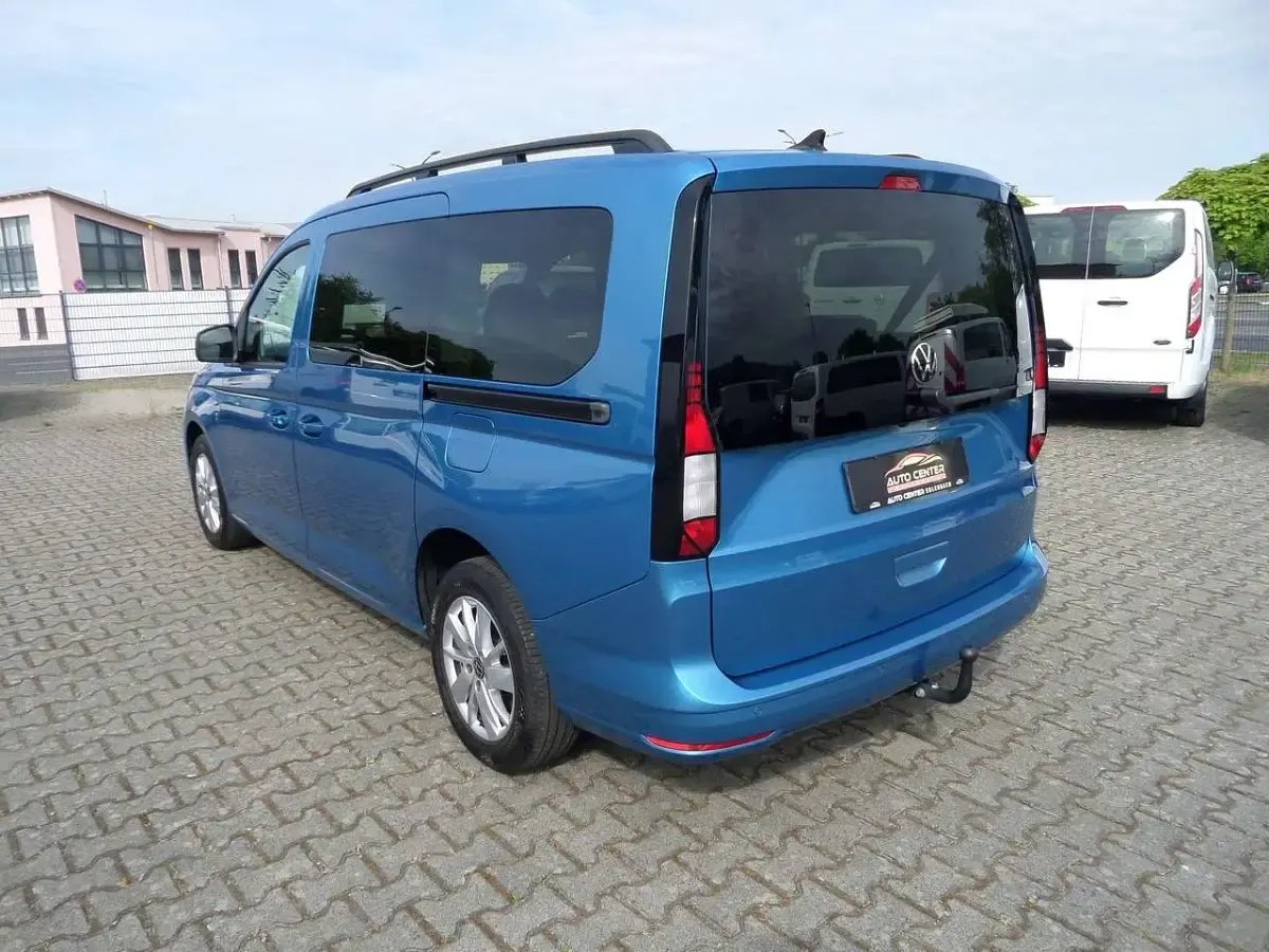 Gebraucht VW Caddy Life 114 PS (83 kW) 2023 Costa azul metallic Van / Kleinbus