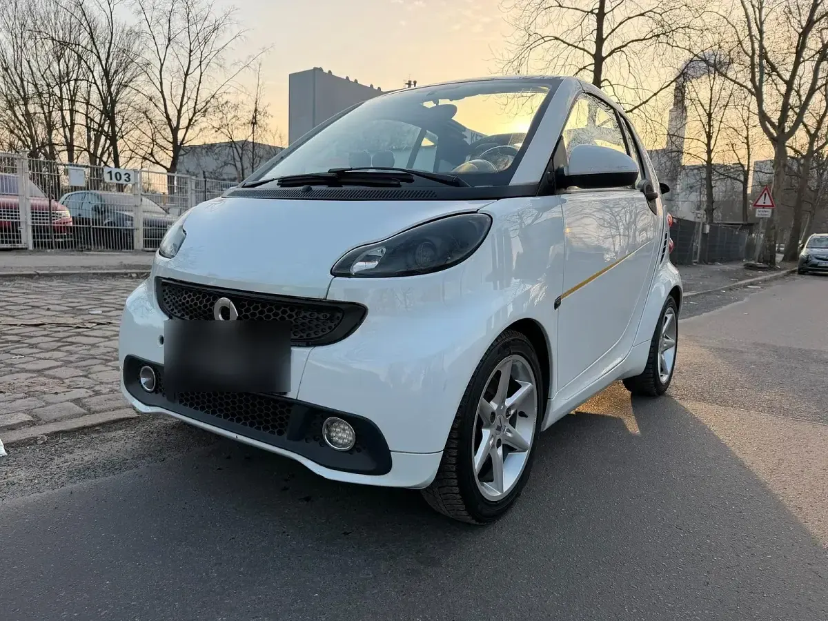 Gebraucht Smart ForTwo Cabrio 98 PS (72 kW) 2011 Weiß Cabrio