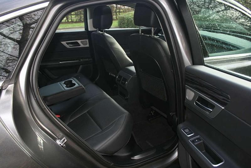 Gebraucht Jaguar XF Prestige 300 PS (220 kW) 2018 Grau Limousine