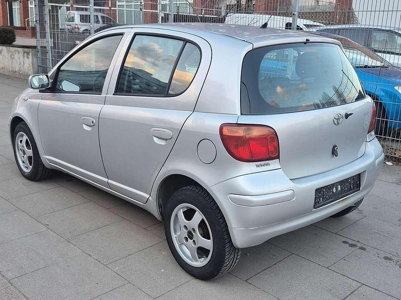 Gebraucht Toyota Yaris Sol 65 PS (47 kW) 2005 Silver mica metallic Kleinwagen