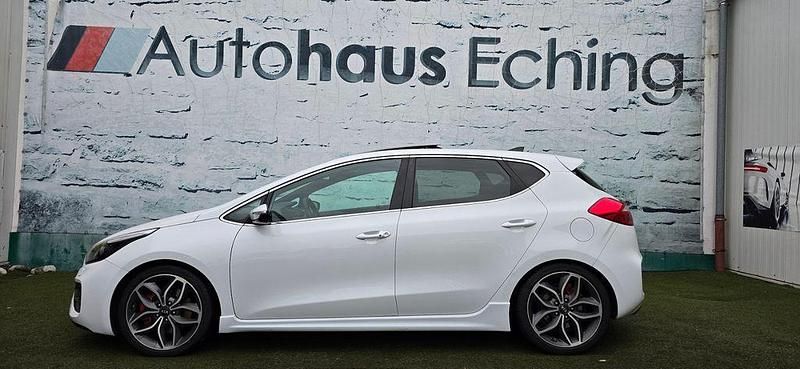 Weiß Gebraucht 2017 Kia Ceed GT-Track Limousine | 14.850 € (Fairer Preis) - Bild 1/4