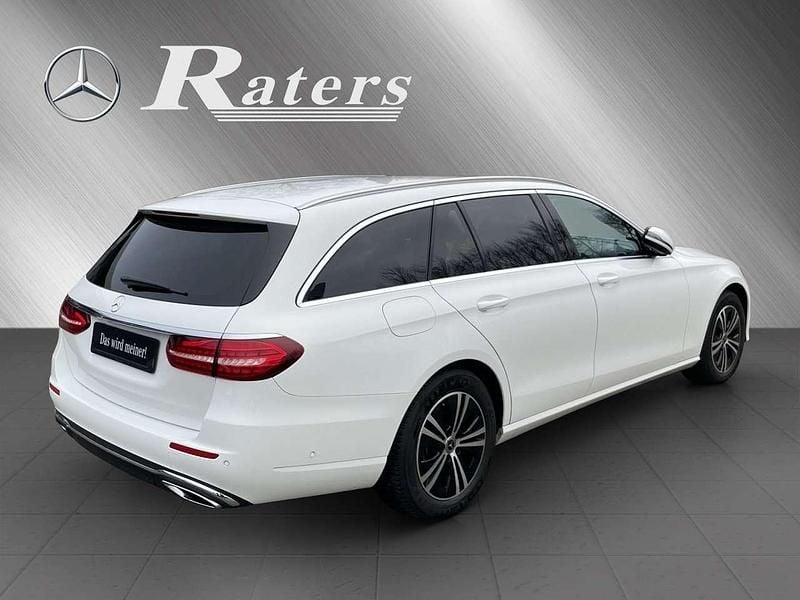 Gebraucht Mercedes E220 200 PS (147 kW) 2023 Polarweiss  unilack Kombi