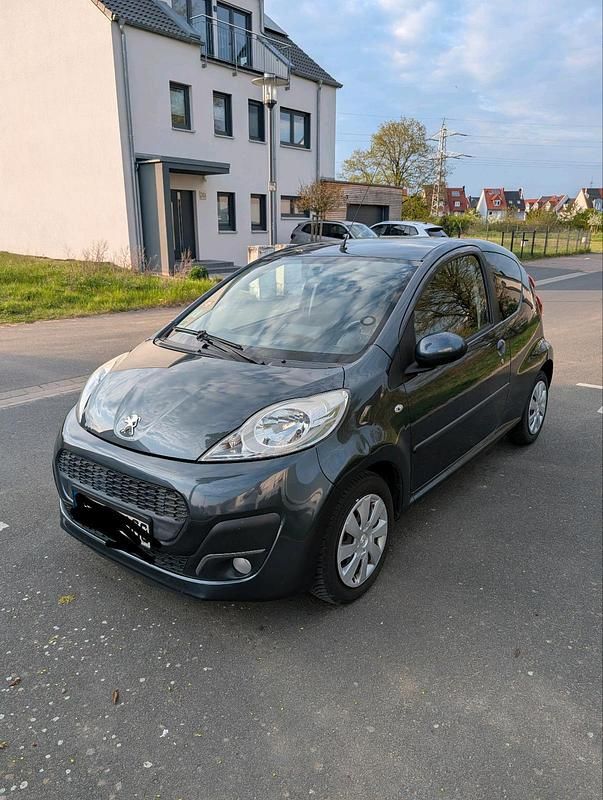 Gebraucht Peugeot 107 68 PS (50 kW) 2013 Grau Kleinwagen