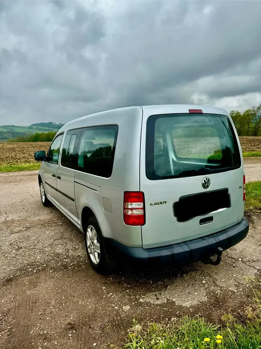 Second-hand VW Caddy Maxi 102 CP (75 kW) 2012 Argintiu Monovolum