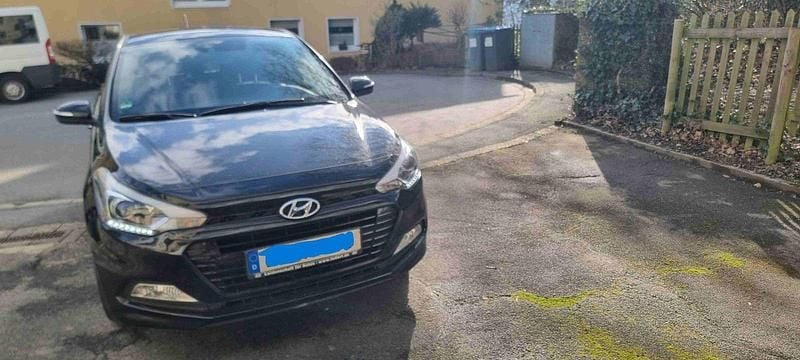 Gebraucht Hyundai i20 Passion 101 PS (74 kW) 2016 Schwarz Kleinwagen