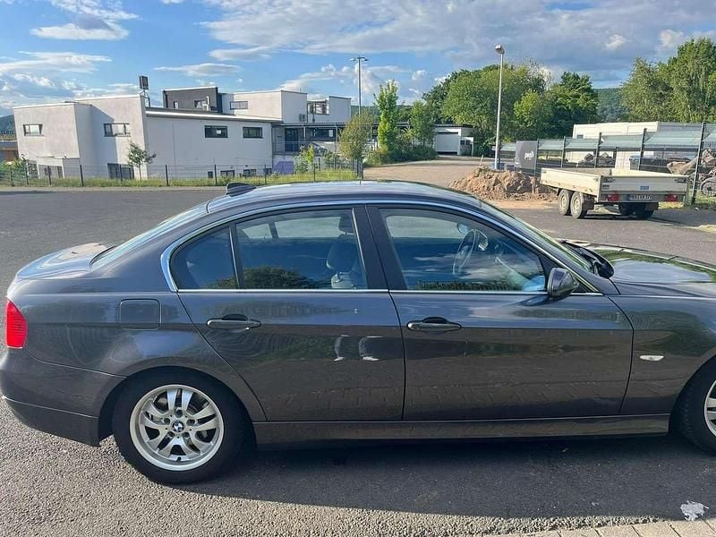 Second-hand BMW 325 218 CP (160 kW) 2005 Gri Berlinǎ