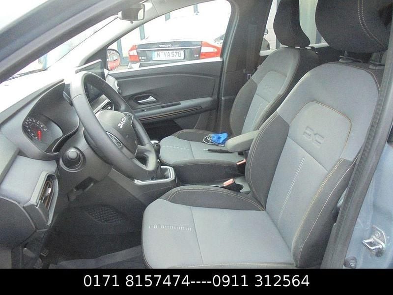 Gebraucht Dacia Jogger Extreme 91 PS (66 kW) 2024 Grau Van / Kleinbus