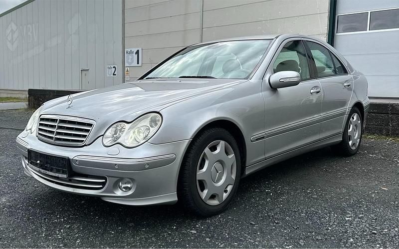 Silber Gebraucht 2005 Mercedes C240 Limousine | 2.990 € - Bild 1/4