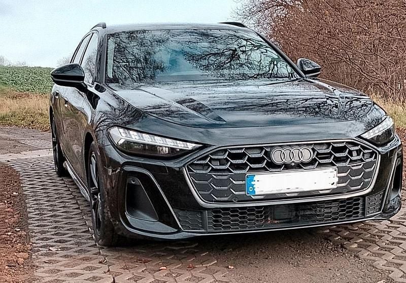 Schwarz Gebraucht 2024 Audi A5 S-Line Kombi | 38.000 € (Superpreis) - Bild 1/4