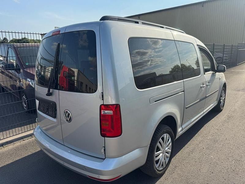 Gebraucht VW Caddy Maxi 102 PS (75 kW) 2016 Silber Van / Kleinbus