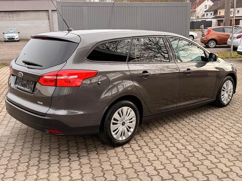 Gebraucht Ford Focus 100 PS (73 kW) 2017 Grau Kombi