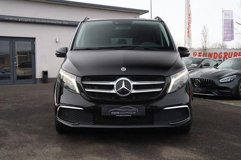 Gebraucht Mercedes V250 190 PS (139 kW) 2024 Obsidianschwarz metallic Van / Kleinbus