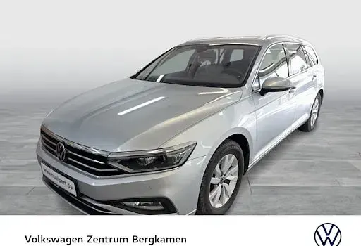 Gebraucht VW Passat Elegance 190 PS (139 kW) 2022 Scale silver metallic Kombi