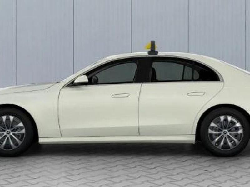 Gebraucht Mercedes E200 163 PS (119 kW) 2026 Beige Limousine