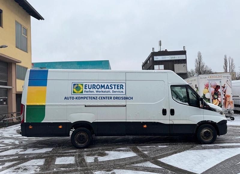 Gebraucht Iveco Daily 136 PS (100 kW) 2017 Weiß Van / Kleinbus