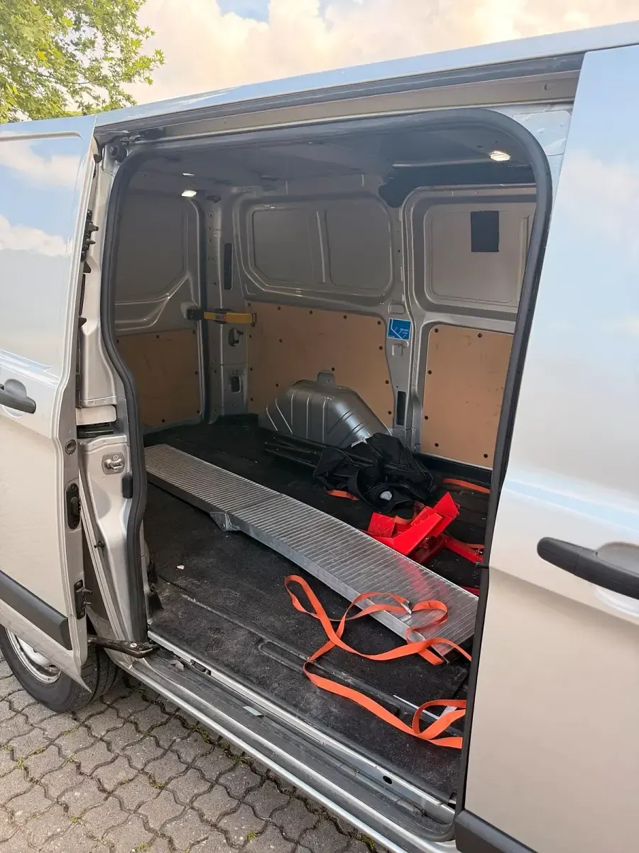 Gebraucht Ford Transit 105 PS (77 kW) 2021 Silber Van / Kleinbus