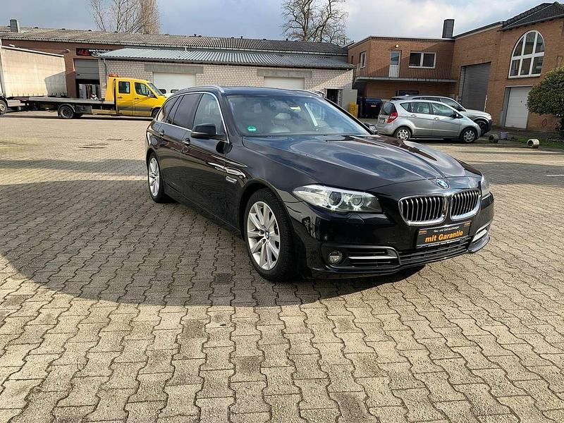Black sapphire metallic Gebraucht 2016 BMW 530 Sport Line Kombi | 20.900 € (Superpreis) - Bild 1/4