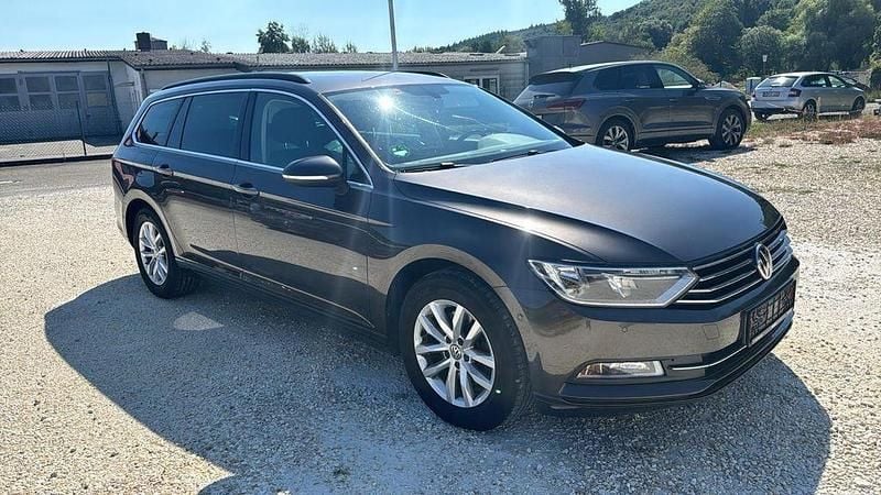 Braun Gebraucht 2017 VW Passat Comfortline Kombi | 13.400 € (Guter Preis) - Bild 1/4