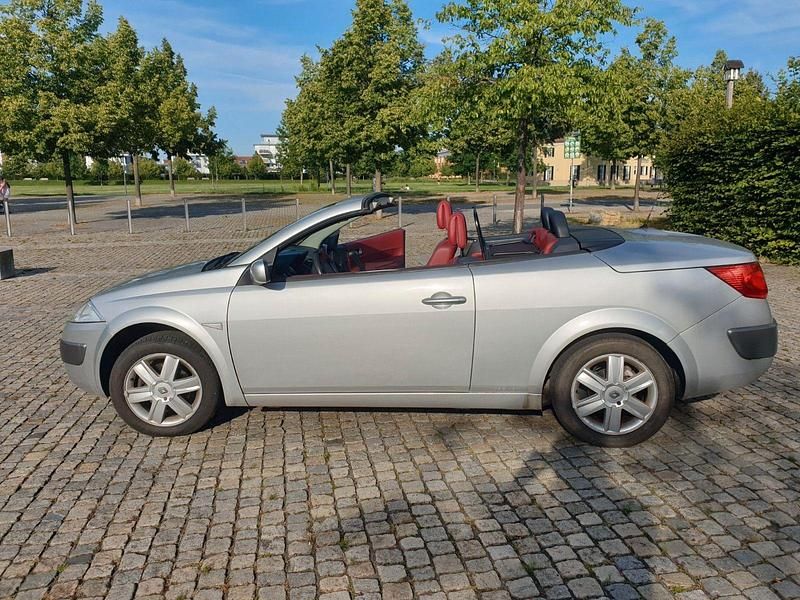 Silber Gebraucht 2005 Renault Mégane Cabriolet Cabrio | 3.299 € (Fairer Preis) - Bild 1/4