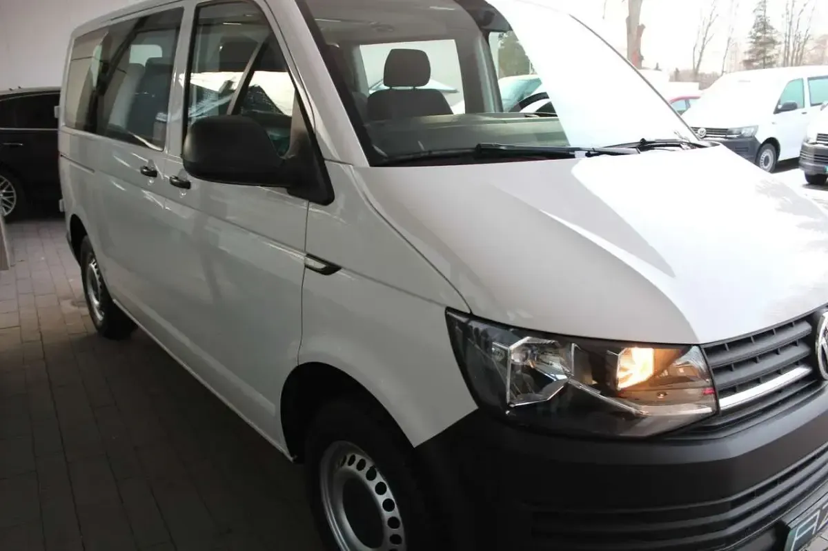 Gebraucht VW Caravelle Trendline 102 PS (75 kW) 2019 Candyweiß Van