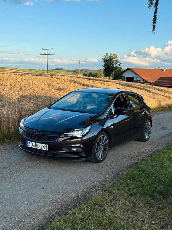 Braun Gebraucht 2016 Opel Astra Kleinwagen | 10.750 € (Guter Preis) - Bild 1/4