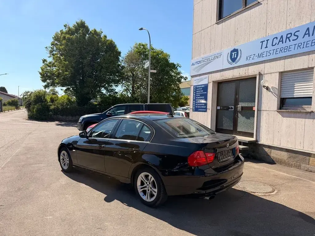Gebraucht BMW 320 Comfort Edition 170 PS (125 kW) 2009 Schwarz Limousine