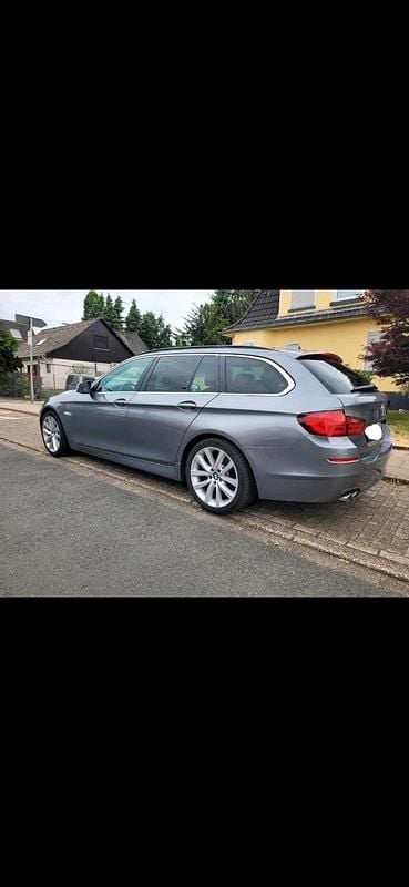Gebraucht BMW 530 245 PS (180 kW) 2011 Grau Kombi
