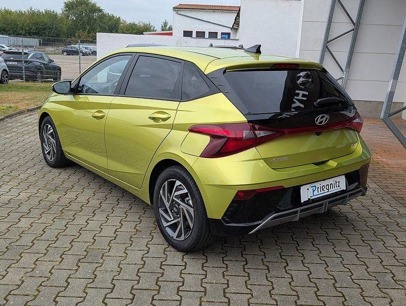 Gebraucht Hyundai i20 101 PS (74 kW) 2025 Grün Limousine