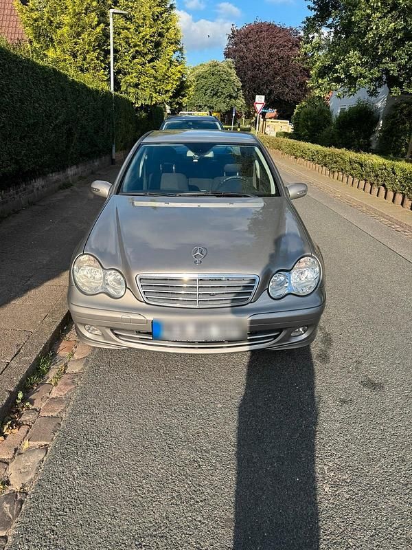 Grau Gebraucht 2005 Mercedes C200 Limousine | 2.800 € (Guter Preis) - Bild 1/4