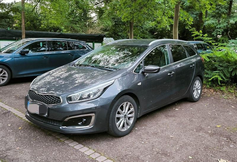 Grau Gebraucht 2018 Kia Ceed Sportswagon 2 Kombi | 16.000 € (Teuer) - Bild 1/4