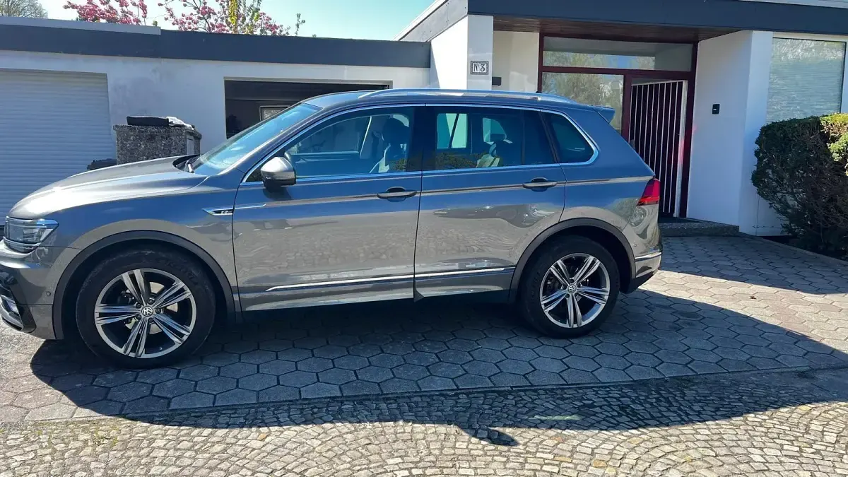 Gebraucht VW Tiguan Highline 150 PS (110 kW) 2016 Grau SUV