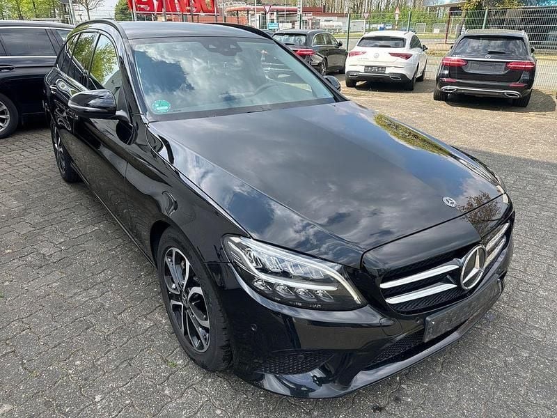 Gebraucht Mercedes C220 Avantgarde 194 PS (142 kW) 2020 Schwarz Limousine