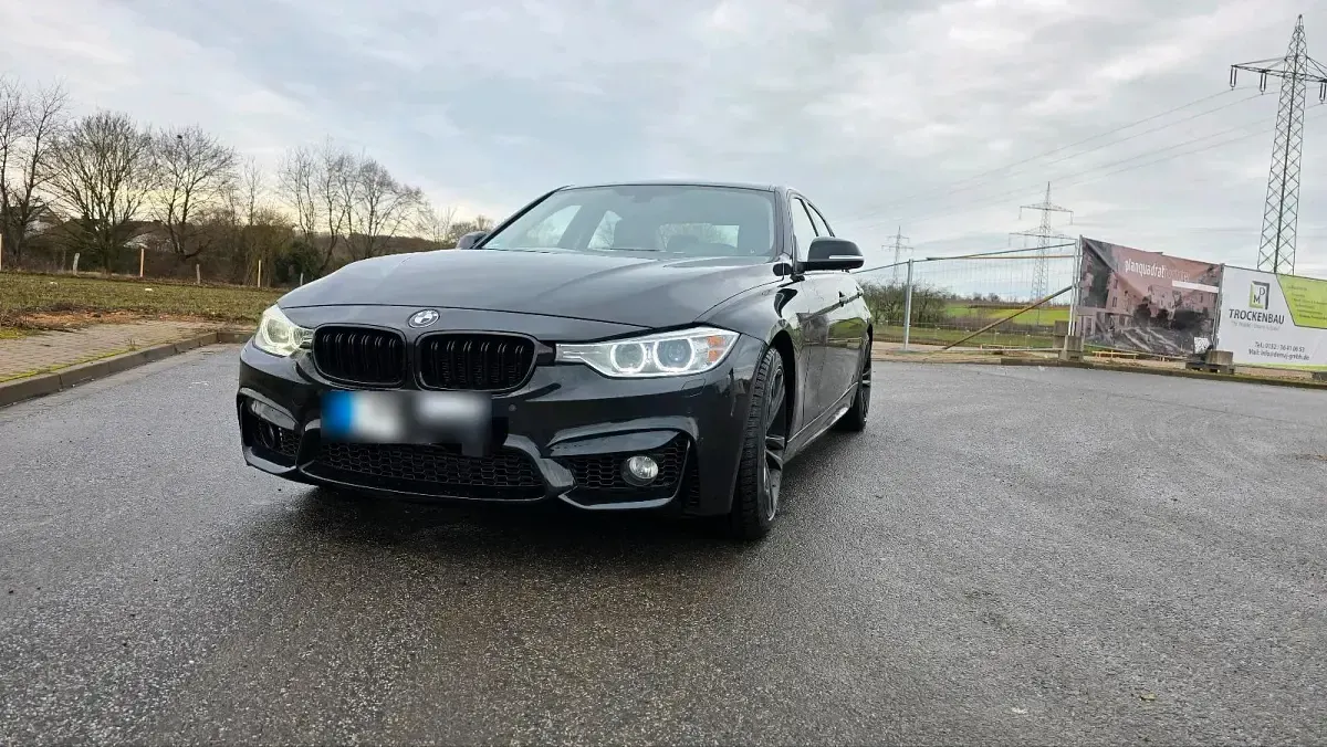 Gebraucht BMW 320 184 PS (135 kW) 2012 Schwarz Limousine