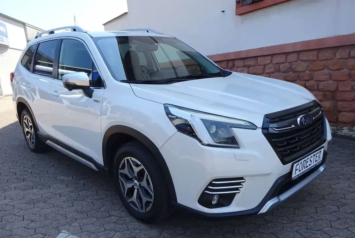 Gebraucht Subaru Forester Active 150 PS (110 kW) 2023 Crystal white pearl SUV