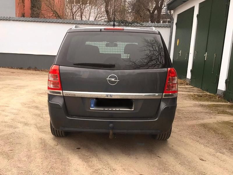 Gebraucht Opel Zafira Innovation 140 PS (102 kW) 2009 Grau Van / Kleinbus