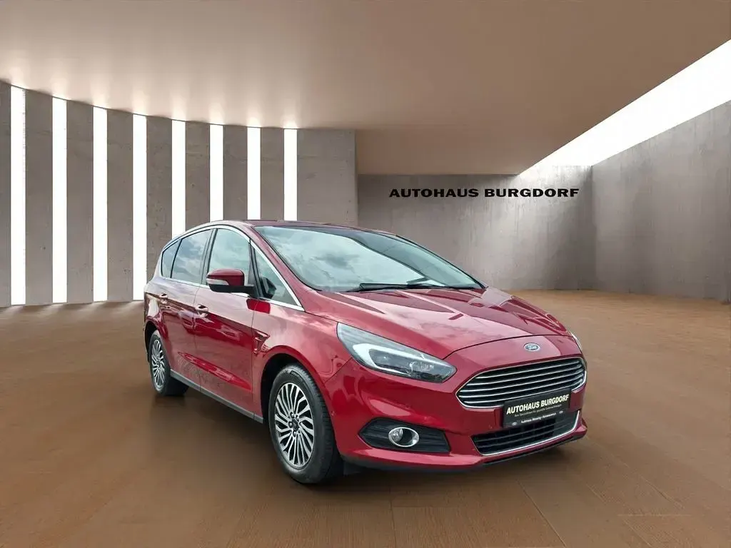 Gebraucht Ford S-MAX Titanium 190 PS (139 kW) 2018 Rot Van / Kleinbus