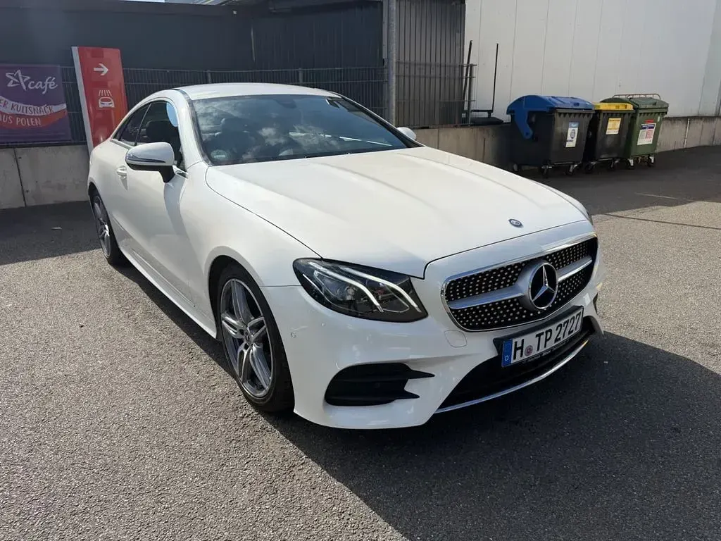 Używany Mercedes E300 AMG line 245 KM (180 kW) 2017 Biały Coupe