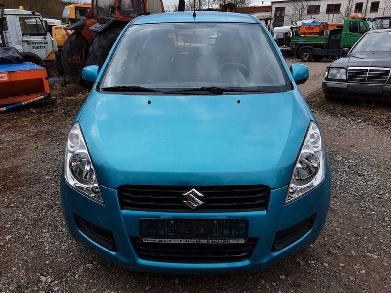 Gebraucht Suzuki Splash 68 PS (50 kW) 2011 Blau Kleinwagen