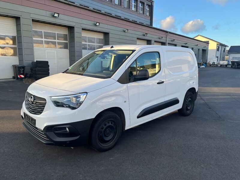 Weiß Gebraucht 2019 Opel Combo Van / Kleinbus | 14.599 € (Fairer Preis) - Bild 1/4