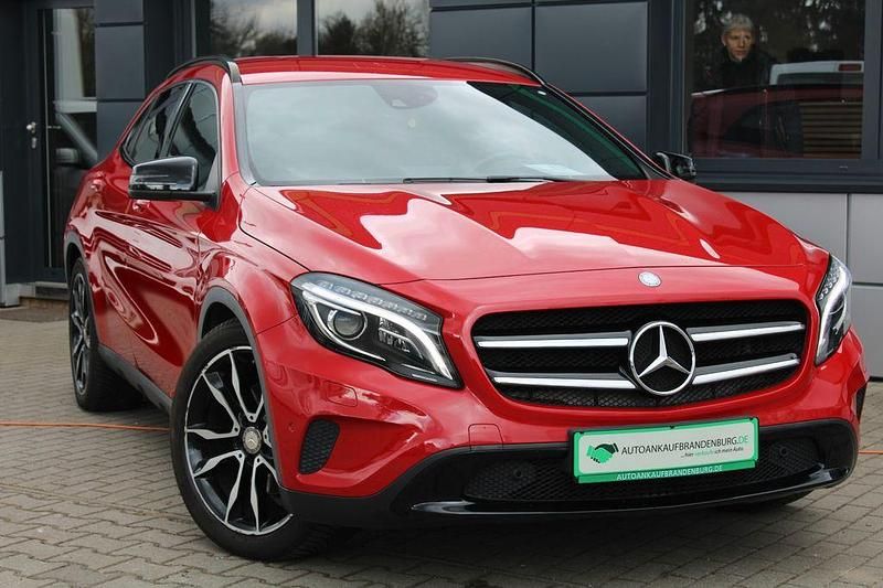 Gebraucht Mercedes GLA250 211 PS (155 kW) 2014 Rot SUV