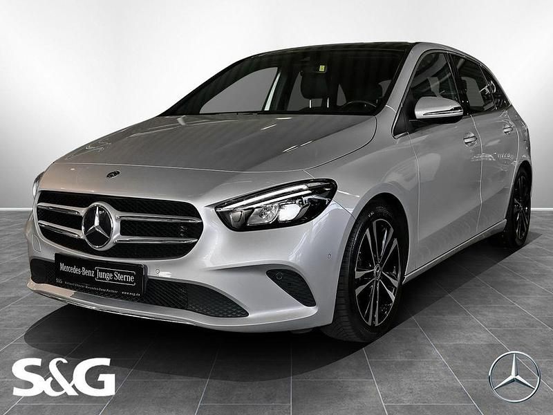 Iridiumsilber metallic Gebraucht 2020 Mercedes B180 Business Van / Kleinbus | 24.890 € (Teuer) - Bild 1/4