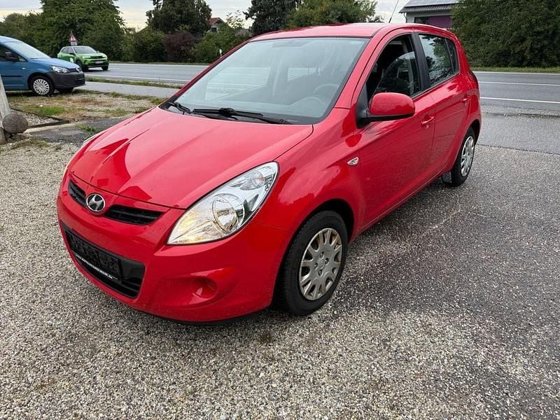 Rot Gebraucht 2011 Hyundai i20 Classic Limousine | 2.999 € (Guter Preis) - Bild 1/1