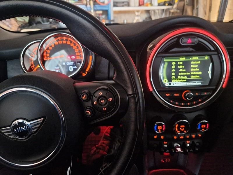Käytetty Mini Cooper 136 HP (100 kW) 2018 Hopea Viistoperä