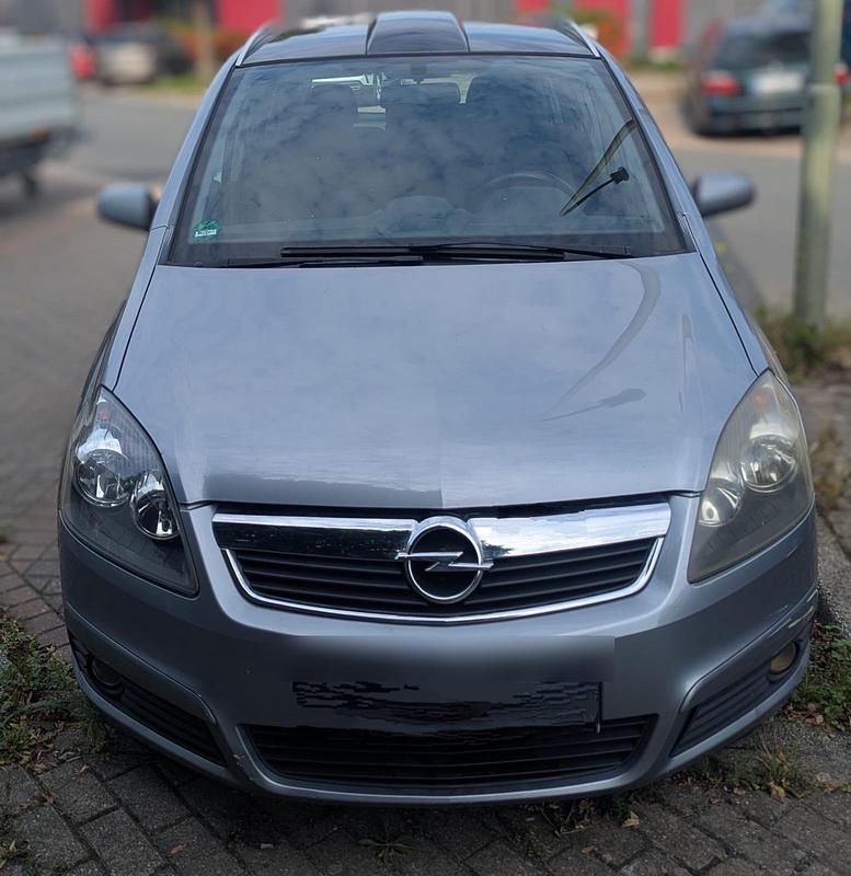 Grau Gebraucht 2010 Opel Zafira Van / Kleinbus | 1.999 € (Guter Preis) - Bild 1/4