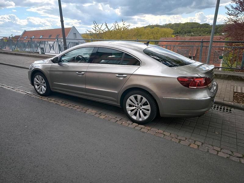 Gebraucht VW Passat 140 PS (102 kW) 2014 Limousine