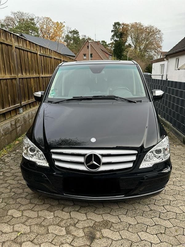 Schwarz Gebraucht 2011 Mercedes Viano Edition Van / Kleinbus | 21.150 € (Teuer) - Bild 1/4