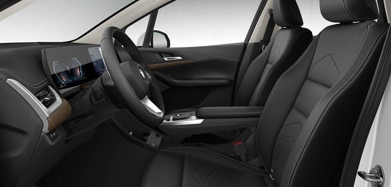 Gebraucht BMW 220 Active Tourer Luxury Line 170 PS (125 kW) 2025 Weiß Van / Kleinbus