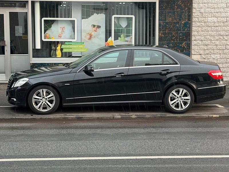Gebraucht Mercedes E350 292 PS (214 kW) 2009 Schwarz Limousine